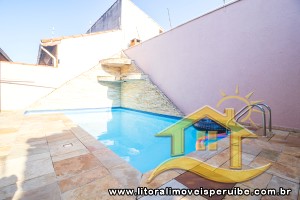 Casa - Assobradada com 8 dormitórios (sendo 6 suite(s)) a 350,00 metros praia.