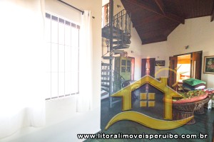 Casa - Assobradada com 8 dormitórios (sendo 6 suite(s)) a 350,00 metros praia.