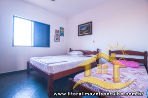 Casa - Assobradada com 8 dormitórios (sendo 6 suite(s)) a 350,00 metros praia.