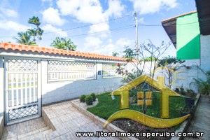 Casa - Térrea com 3 dormitórios (sendo 1 suite(s)) a 700,00 metros praia.