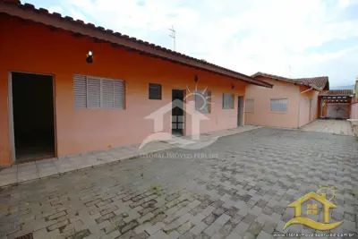 Casa para  no bairro 15, em Peruíbe / SP.