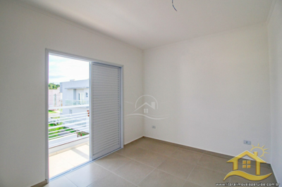 Casa - Sobrado com 3 dormitórios (sendo 3 suite(s)) a 0,00 metros praia.