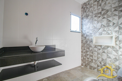 Casa - Sobrado com 3 dormitórios (sendo 3 suite(s)) a 0,00 metros praia.