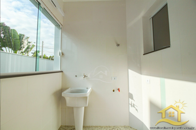Casa - Sobrado com 3 dormitórios (sendo 3 suite(s)) a 0,00 metros praia.