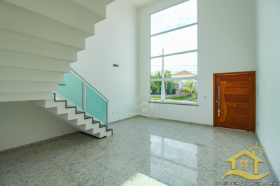 Casa - Sobrado com 3 dormitórios (sendo 3 suite(s)) a 0,00 metros praia.