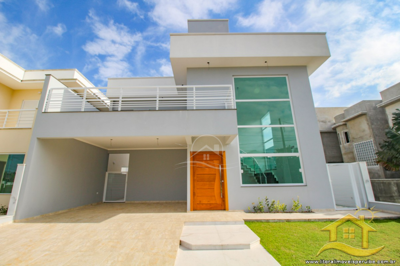 Casa - Sobrado com 3 dormitórios (sendo 3 suite(s)) a 0,00 metros praia.