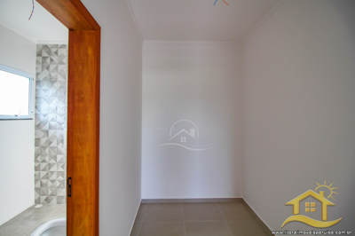 Casa - Sobrado com 3 dormitórios (sendo 3 suite(s)) a 0,00 metros praia.