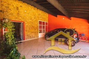 Casa - Assobradada com 4 dormitórios (sendo 2 suite(s)) a 250,00 metros praia.