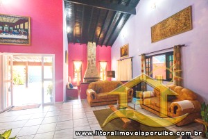 Casa - Assobradada com 4 dormitórios (sendo 2 suite(s)) a 250,00 metros praia.