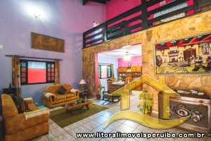 Casa - Assobradada com 4 dormitórios (sendo 2 suite(s)) a 250,00 metros praia.