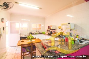 Casa - Assobradada com 4 dormitórios (sendo 2 suite(s)) a 250,00 metros praia.