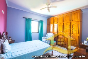 Casa - Assobradada com 4 dormitórios (sendo 2 suite(s)) a 250,00 metros praia.
