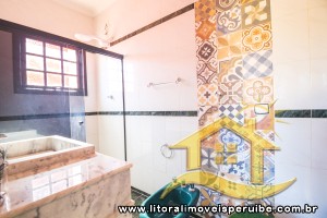 Casa - Assobradada com 4 dormitórios (sendo 2 suite(s)) a 250,00 metros praia.