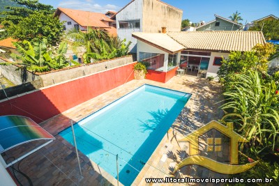 Casa - Assobradada com 4 dormitórios (sendo 2 suite(s)) a 250,00 metros praia.