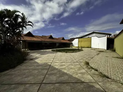 Casa - Térrea com 3 quartos (sendo 1 suite(s)) a 1000,00 metros praia.