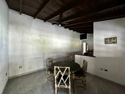 Casa - Térrea com 3 quartos (sendo 1 suite(s)) a 1000,00 metros praia.