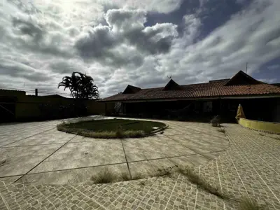 Casa - Térrea com 3 quartos (sendo 1 suite(s)) a 1000,00 metros praia.