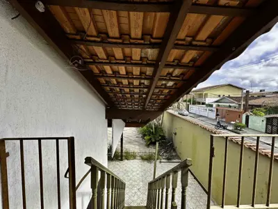 Casa - Térrea com 3 quartos (sendo 1 suite(s)) a 1000,00 metros praia.