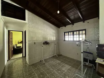 Casa - Térrea com 3 quartos (sendo 1 suite(s)) a 1000,00 metros praia.