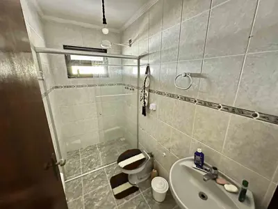 Casa - Térrea com 3 quartos (sendo 1 suite(s)) a 1000,00 metros praia.