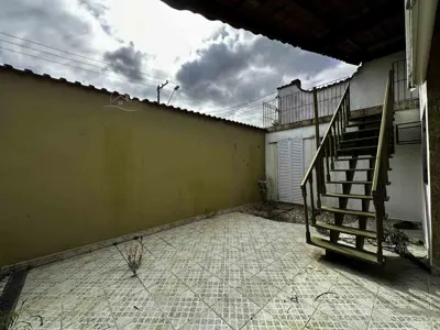 Casa - Térrea com 3 quartos (sendo 1 suite(s)) a 1000,00 metros praia.