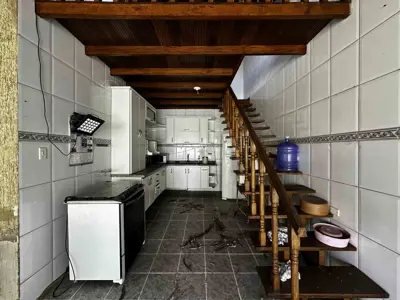 Casa - Térrea com 3 quartos (sendo 1 suite(s)) a 1000,00 metros praia.