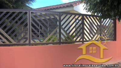 Casa - Térrea com 2 quartos (sendo 0 suite(s)) a 700,00 metros praia.