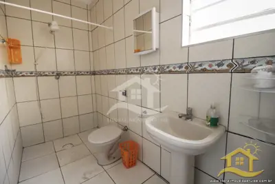 Casa - Térrea com 2 dormitórios (sendo 2 suite(s)) a 2000,00 metros praia.