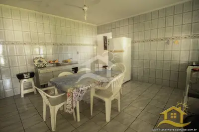 Casa - Térrea com 2 dormitórios (sendo 2 suite(s)) a 2000,00 metros praia.