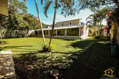 Casa - Térrea com 2 dormitórios (sendo 2 suite(s)) a 2000,00 metros praia.