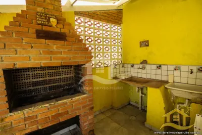 Casa - Térrea com 2 dormitórios (sendo 2 suite(s)) a 2000,00 metros praia.