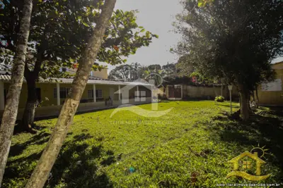 Casa - Térrea com 2 dormitórios (sendo 2 suite(s)) a 2000,00 metros praia.