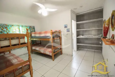 Casa - Térrea com 2 dormitórios (sendo 2 suite(s)) a 2000,00 metros praia.