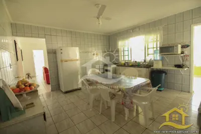 Casa - Térrea com 2 dormitórios (sendo 2 suite(s)) a 2000,00 metros praia.