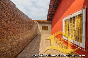 Casa - Térrea com 3 dormitórios (sendo 1 suite(s)) a 1200,00 metros praia.
