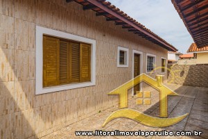 Casa - Térrea com 3 dormitórios (sendo 1 suite(s)) a 1200,00 metros praia.