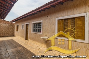 Casa - Térrea com 3 dormitórios (sendo 1 suite(s)) a 1200,00 metros praia.