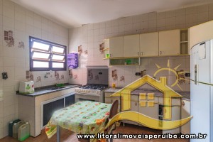 Casa - Térrea com 3 dormitórios (sendo 1 suite(s)) a 1200,00 metros praia.
