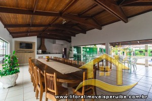 Casa para  no bairro Bougainvillée I, em Peruíbe / São Paulo.