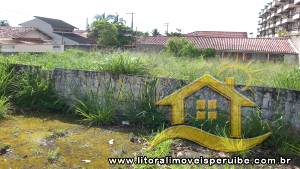 Terreno - Esquina com 0 quartos (sendo 0 suite(s)) a 400,00 metros praia.