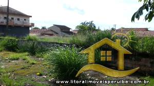 Terreno - Esquina com 0 quartos (sendo 0 suite(s)) a 400,00 metros praia.