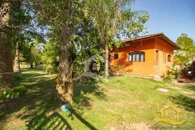 Casa - Térrea com 3 dormitórios (sendo 3 suite(s)) a 0,00 metros praia.