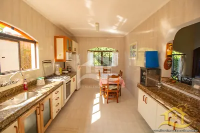 Casa - Térrea com 3 dormitórios (sendo 3 suite(s)) a 0,00 metros praia.