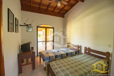 Casa - Térrea com 3 dormitórios (sendo 3 suite(s)) a 0,00 metros praia.