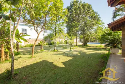 Casa - Térrea com 3 dormitórios (sendo 3 suite(s)) a 0,00 metros praia.