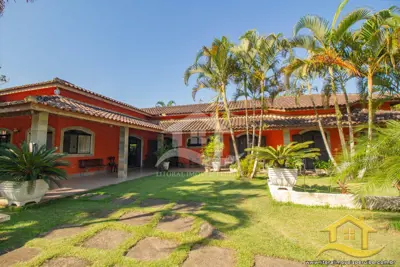 Casa - Térrea com 3 dormitórios (sendo 3 suite(s)) a 0,00 metros praia.