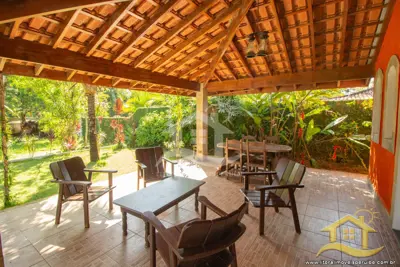 Casa - Térrea com 3 dormitórios (sendo 3 suite(s)) a 0,00 metros praia.