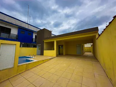 Casa - Térrea com 3 quartos (sendo 1 suite(s)) a 600,00 metros praia.