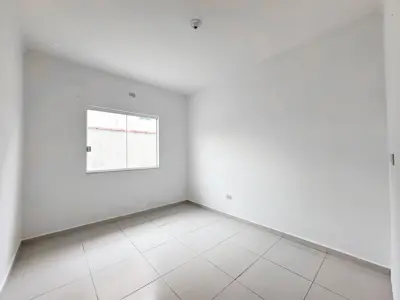 Casa - Térrea com 3 quartos (sendo 1 suite(s)) a 600,00 metros praia.
