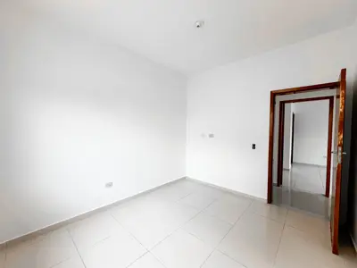 Casa - Térrea com 3 quartos (sendo 1 suite(s)) a 600,00 metros praia.